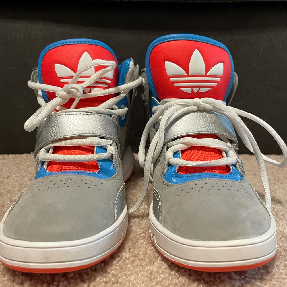 ADIDAS SHOES ART: (G47246) WHITE / GREY – SZE 6